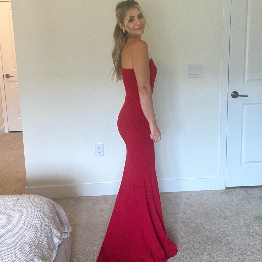 Beatiful red dress, wore one time